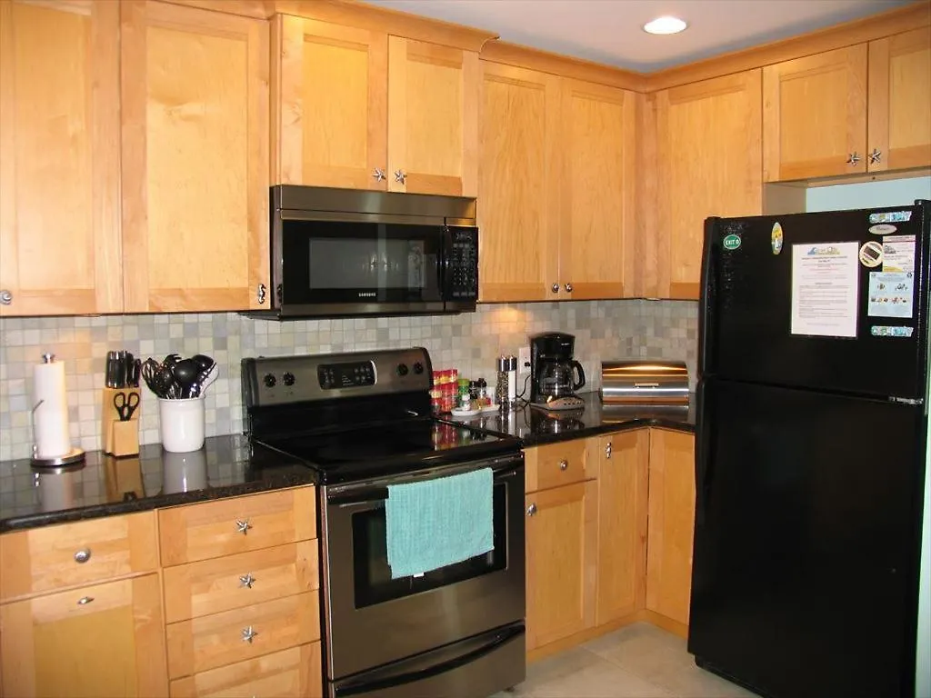 1107 Avenue, Unit C2 Apartment