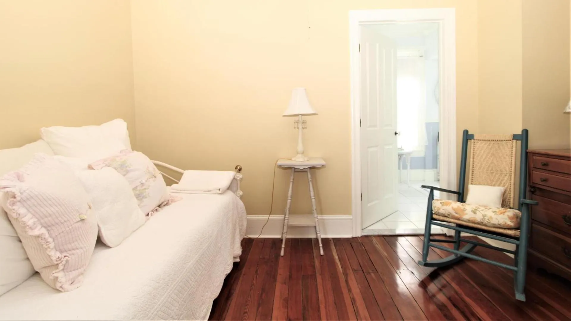 207 Howard Street - The Schapteau Holiday home *