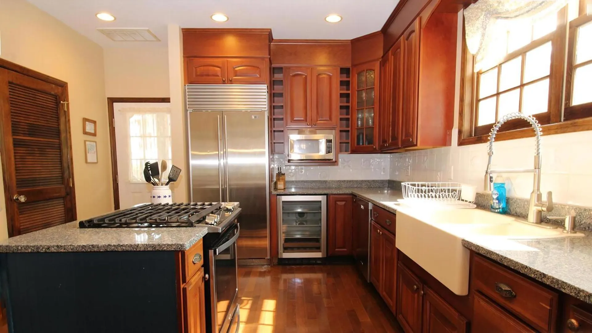 1208 New Jersey Ave, *