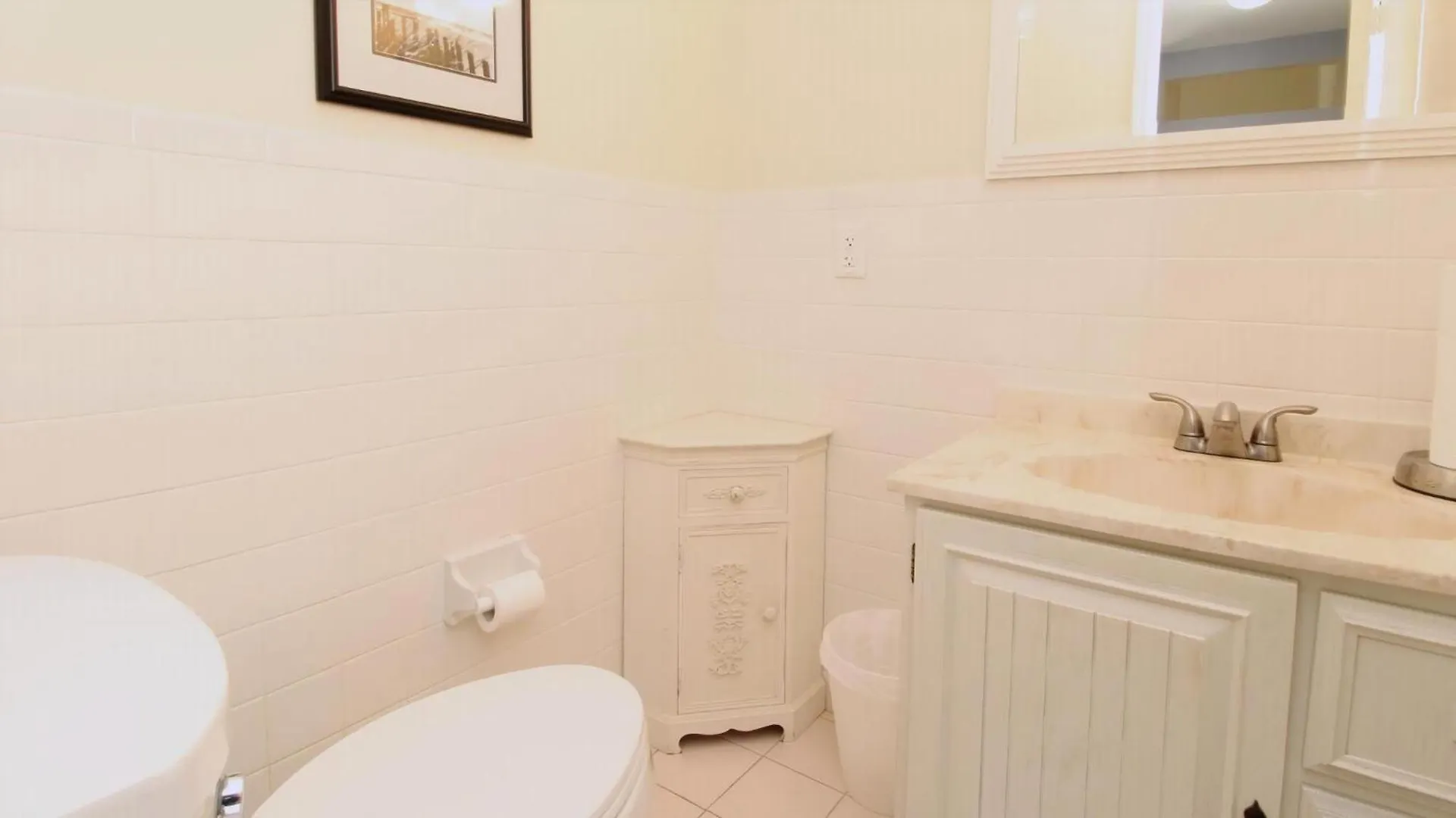 Apartment 1125 Ave, Unit C *