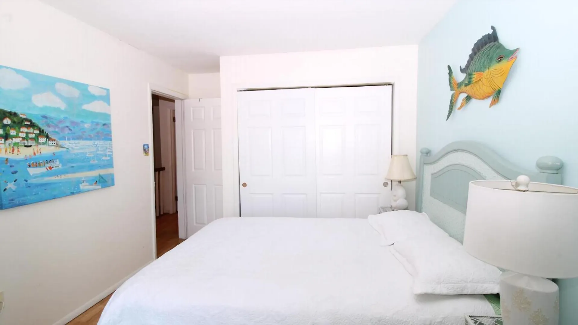 Apartment Capers302 *