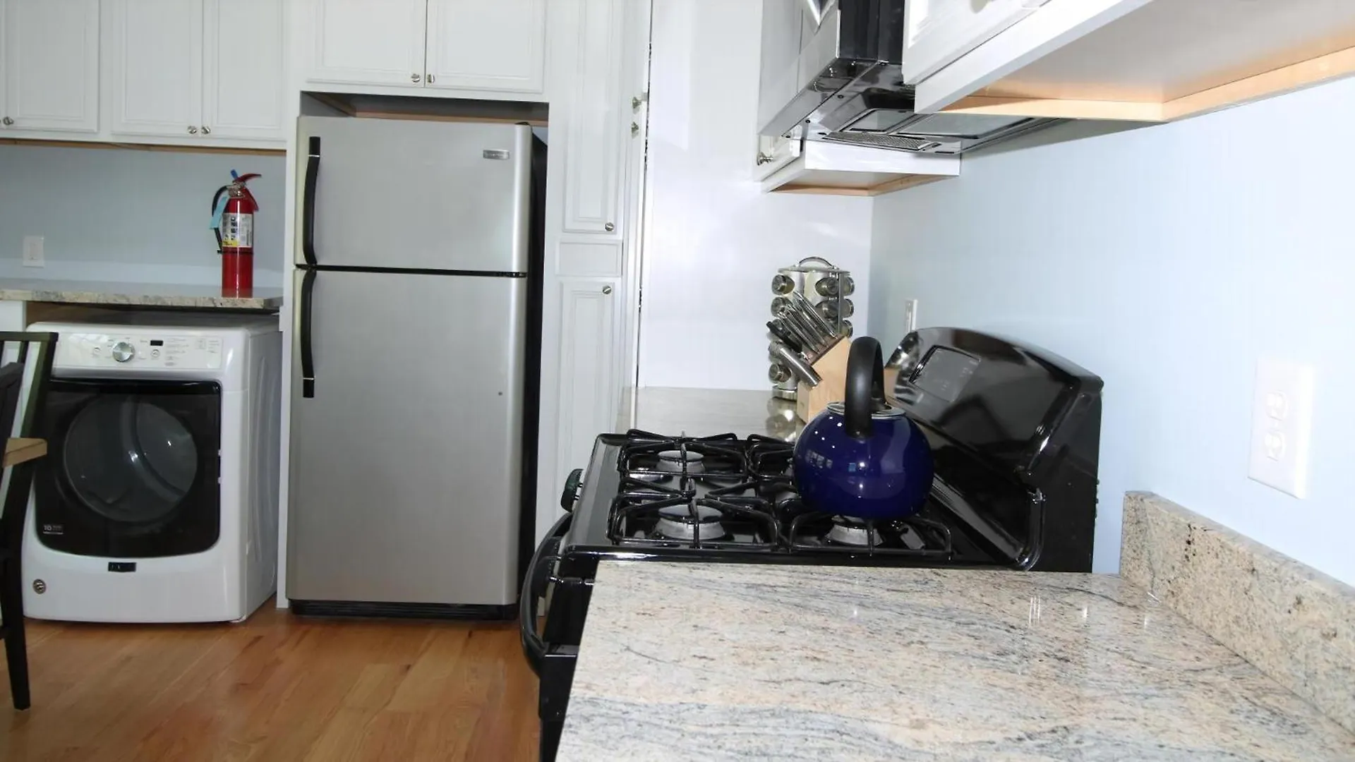 817 Stockton Avenue, 1 Apartment