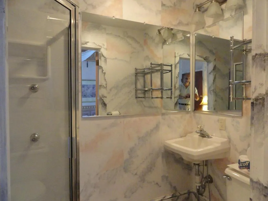 Bed & Breakfast Leith Hall 3*