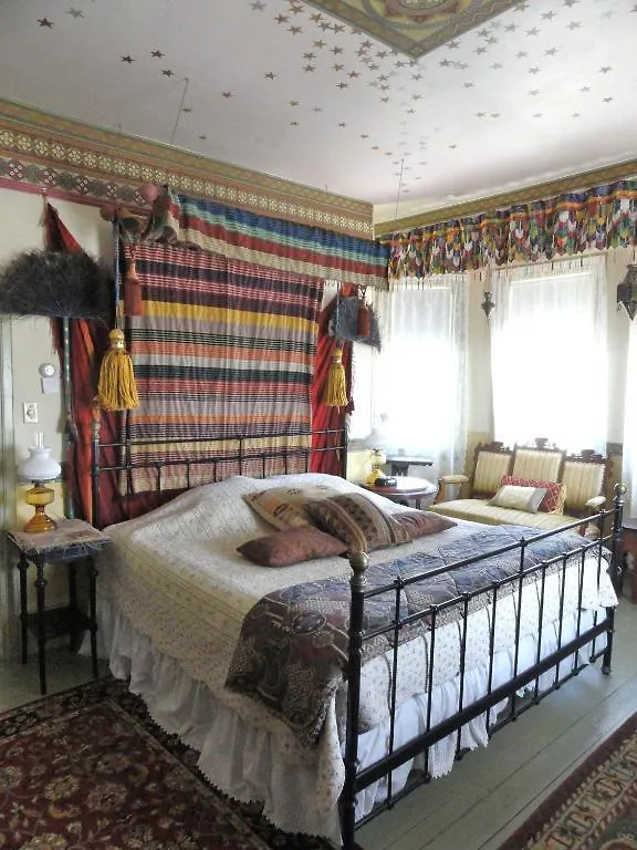 Leith Hall Bed & Breakfast 3*