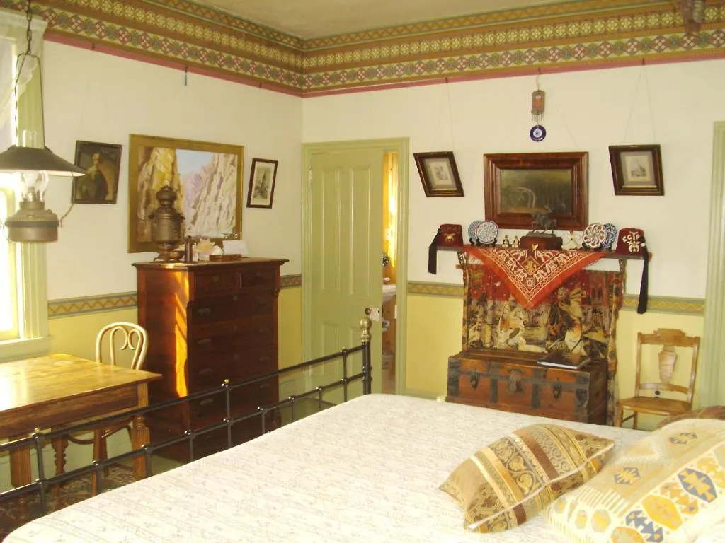 Bed & Breakfast Leith Hall 3*