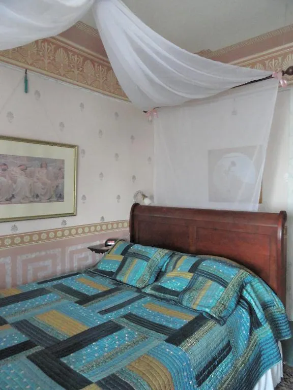 Bed & Breakfast Leith Hall 3*