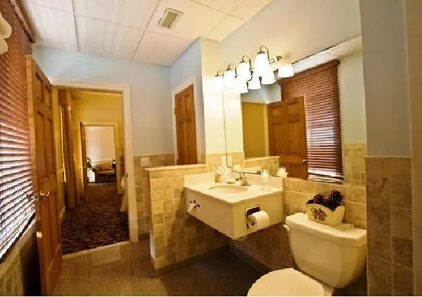 The Alcott 3*