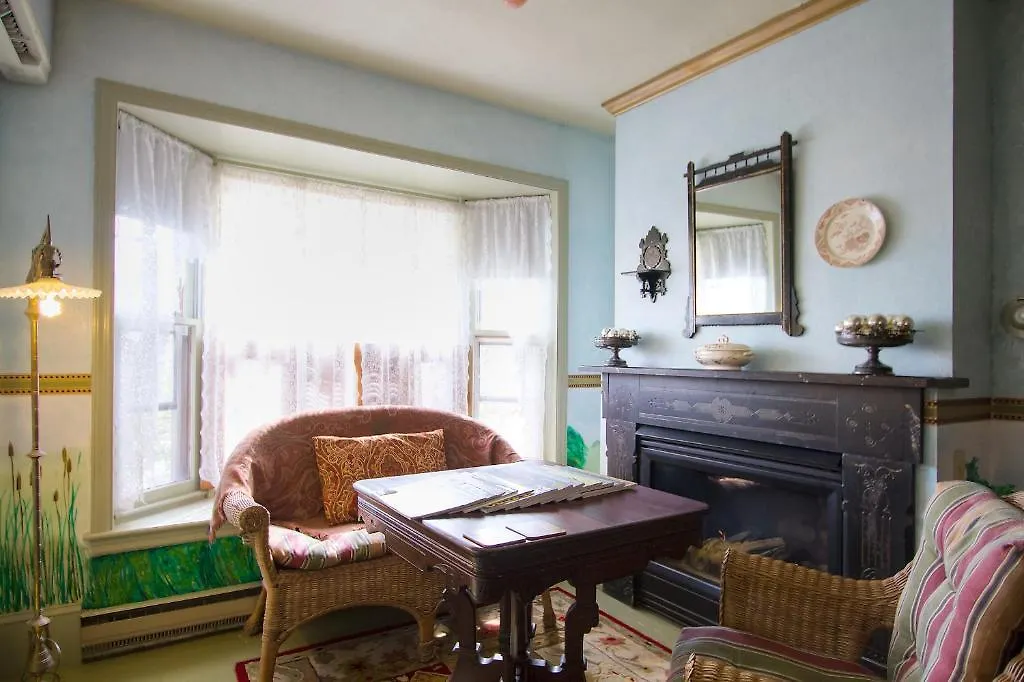 Bed & Breakfast Leith Hall 3*