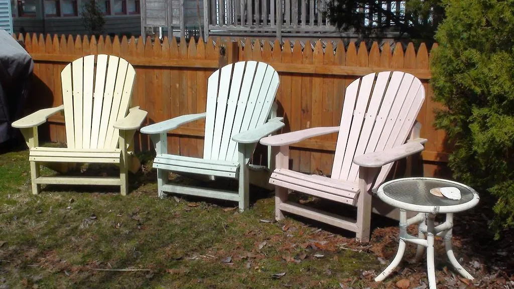 Apartment First Floor, 2 Bedrm 1 Bath Sleeps 5, Parking Available, Walk To Beach And Mall *
