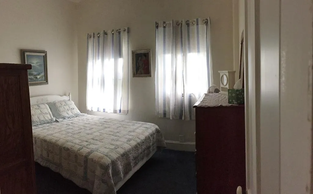 First Floor, 2 Bedrm 1 Bath Sleeps 5, Parking Available, Walk To Beach And Mall Apartment