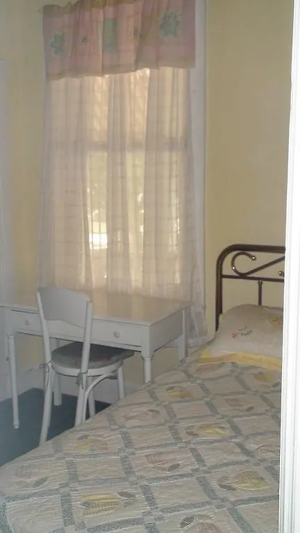 First Floor, 2 Bedrm 2 Bath, Sleeps 6, Parking Available, Walk To Beach & Shop Cape May