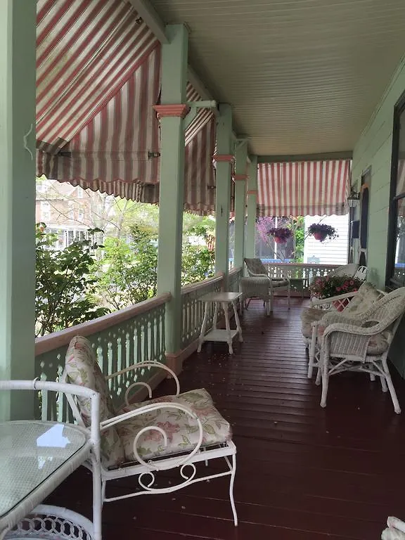 Apartment First Floor, 2 Bedrm 1 Bath Sleeps 5, Parking Available, Walk To Beach And Mall *