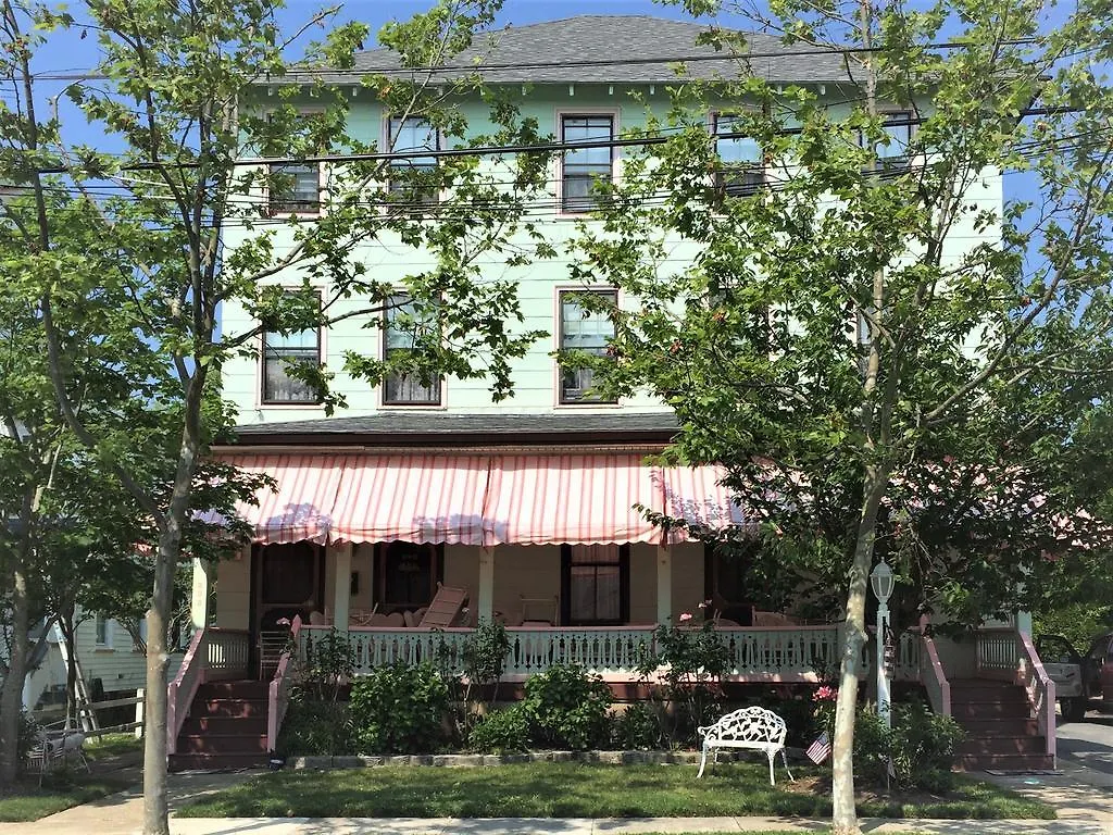 First Floor, 2 Bedrm 1 Bath Sleeps 5, Parking Available, Walk To Beach And Mall *