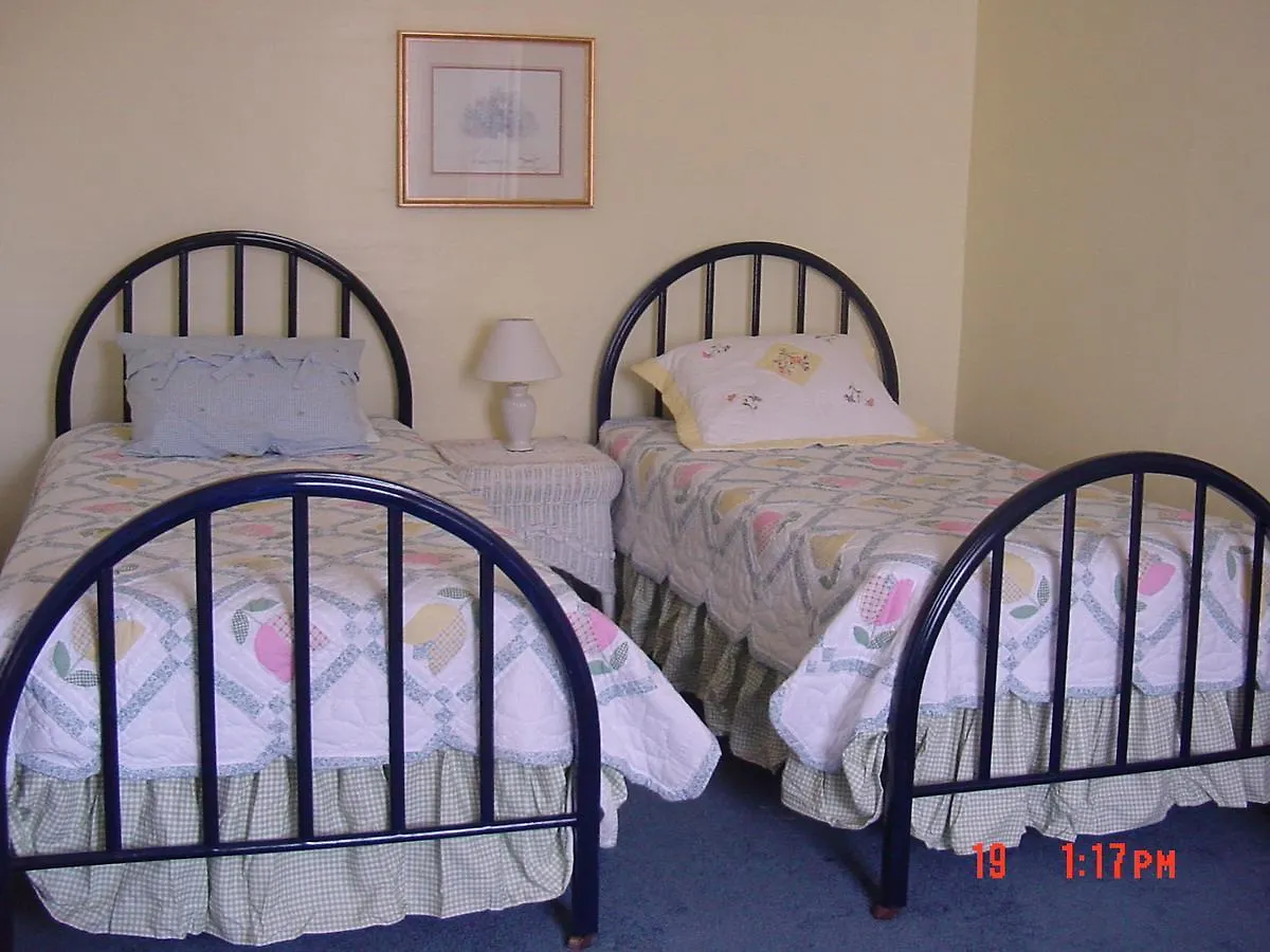 First Floor, 2 Bedrm 2 Bath, Sleeps 6, Parking Available, Walk To Beach & Shop