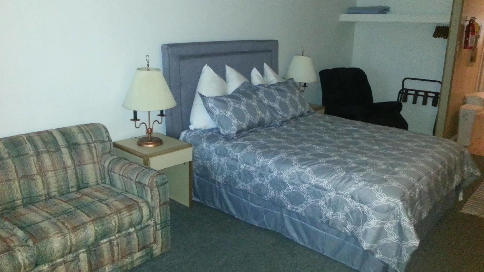 Cabin City Hotel 2*