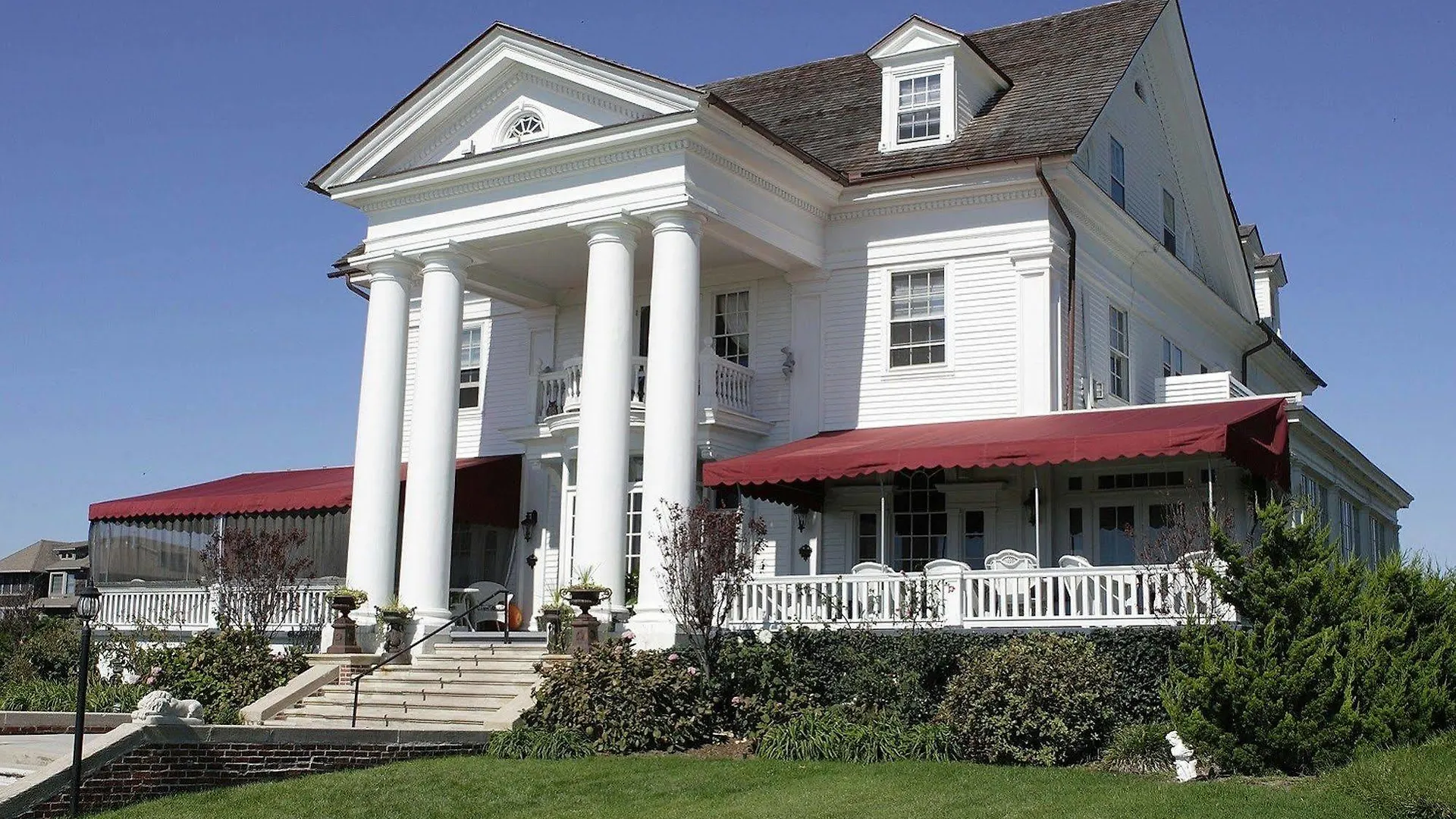 Peter Shields & Restaurant Hotel