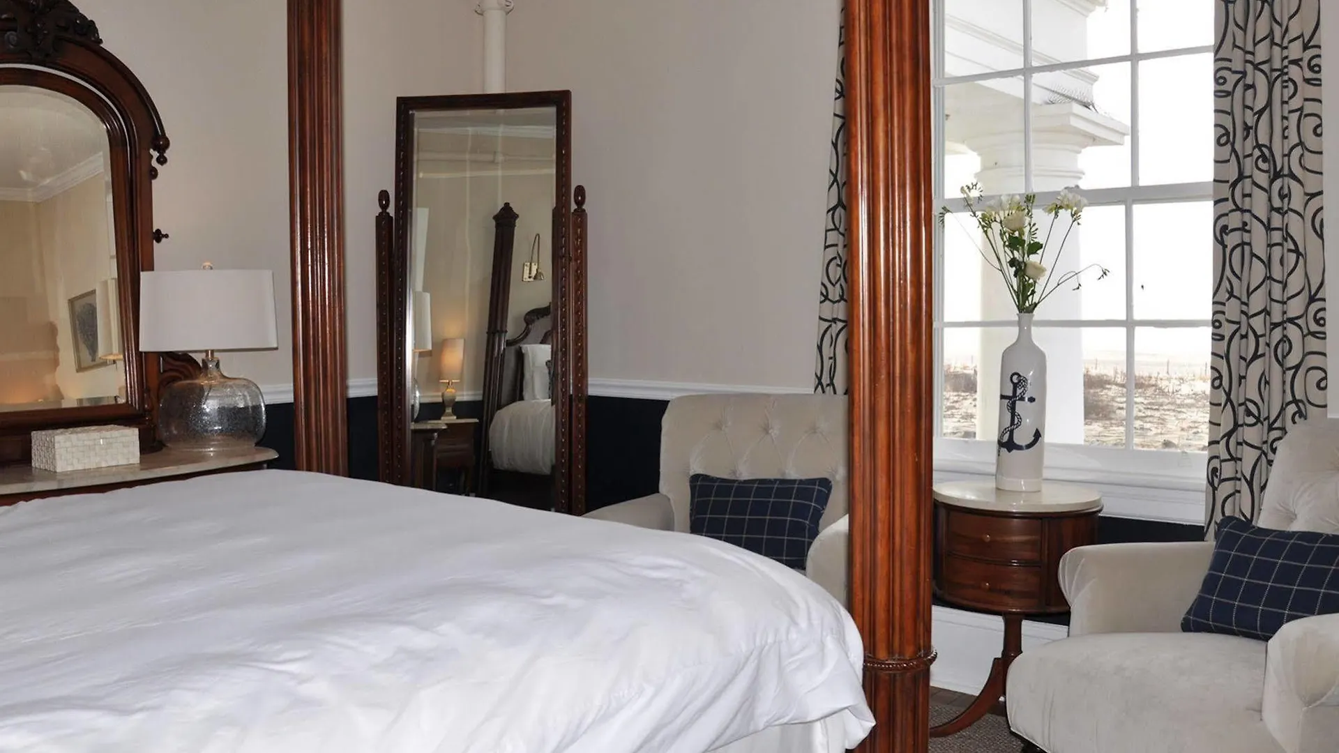 Peter Shields & Restaurant Hotel