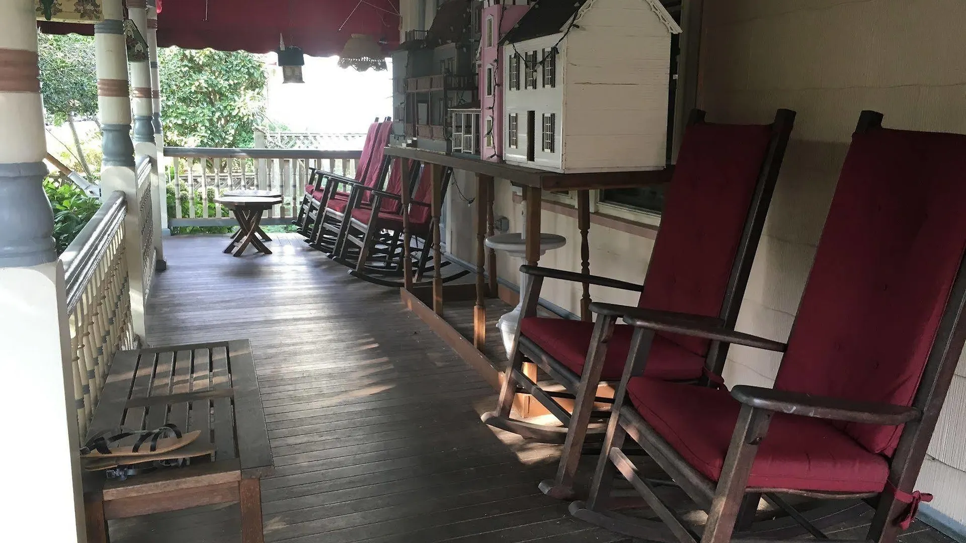Antoinette's & Guest house