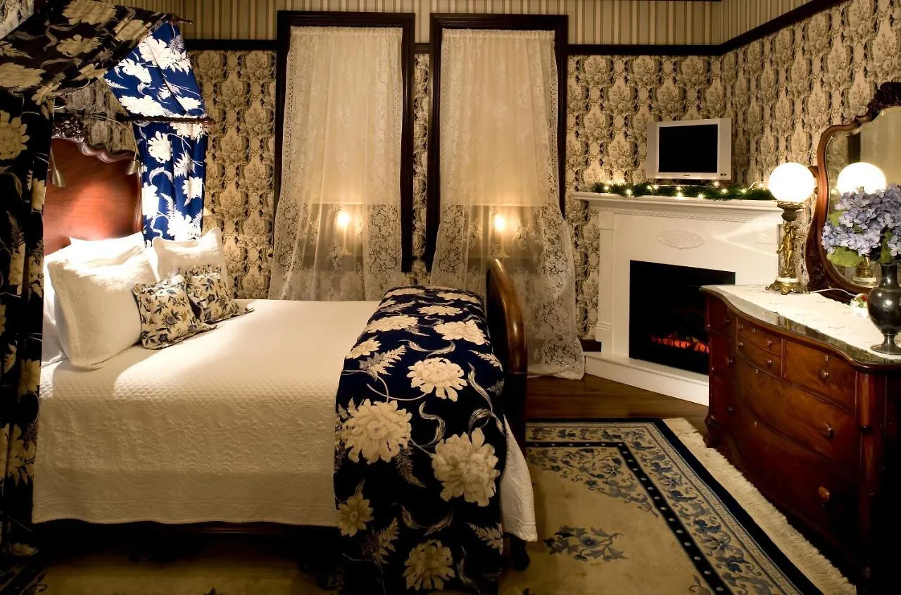 John Wesley & Carriage House 3*