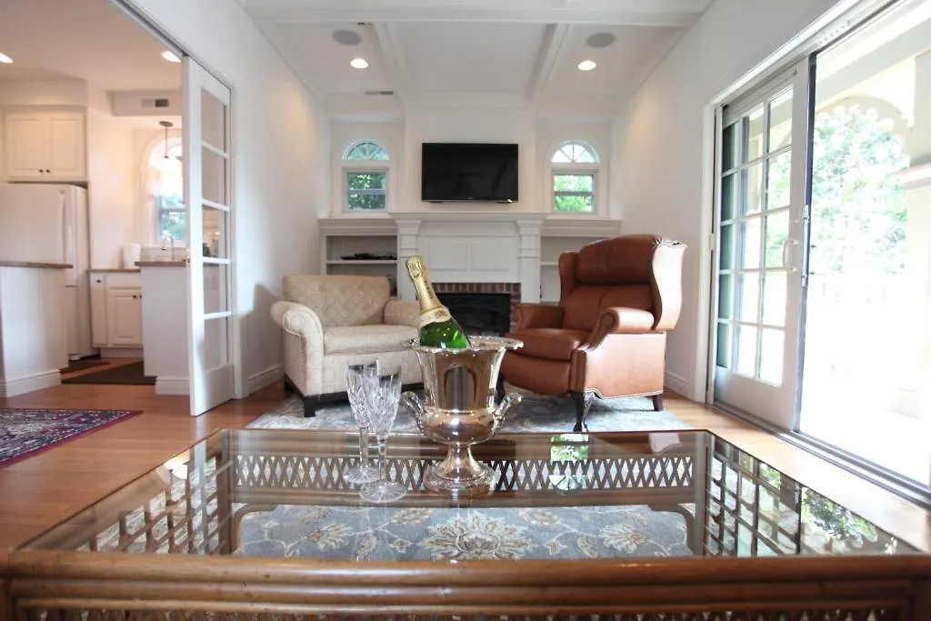 Bed & Breakfast John Wesley & Carriage House 3*