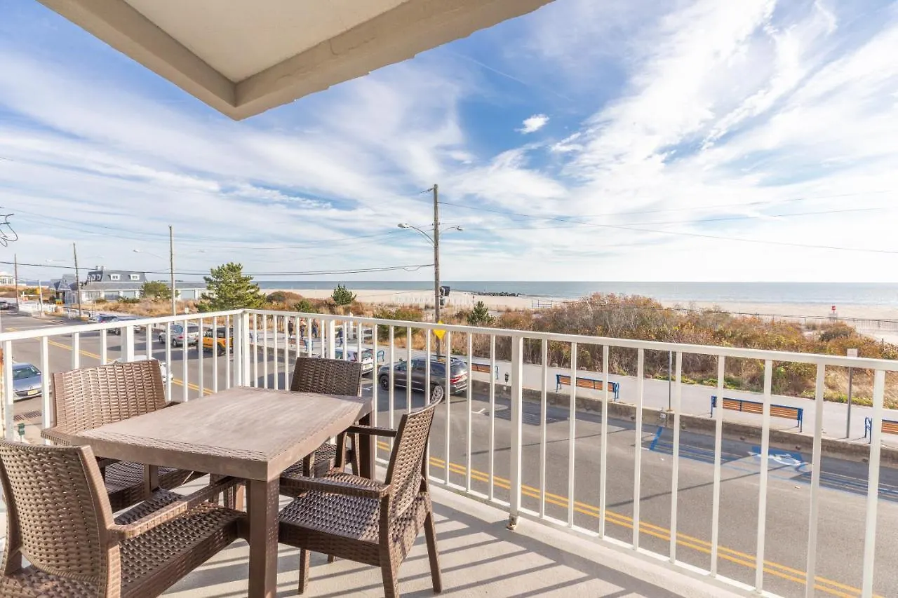 Hotel La Beachfront 4*