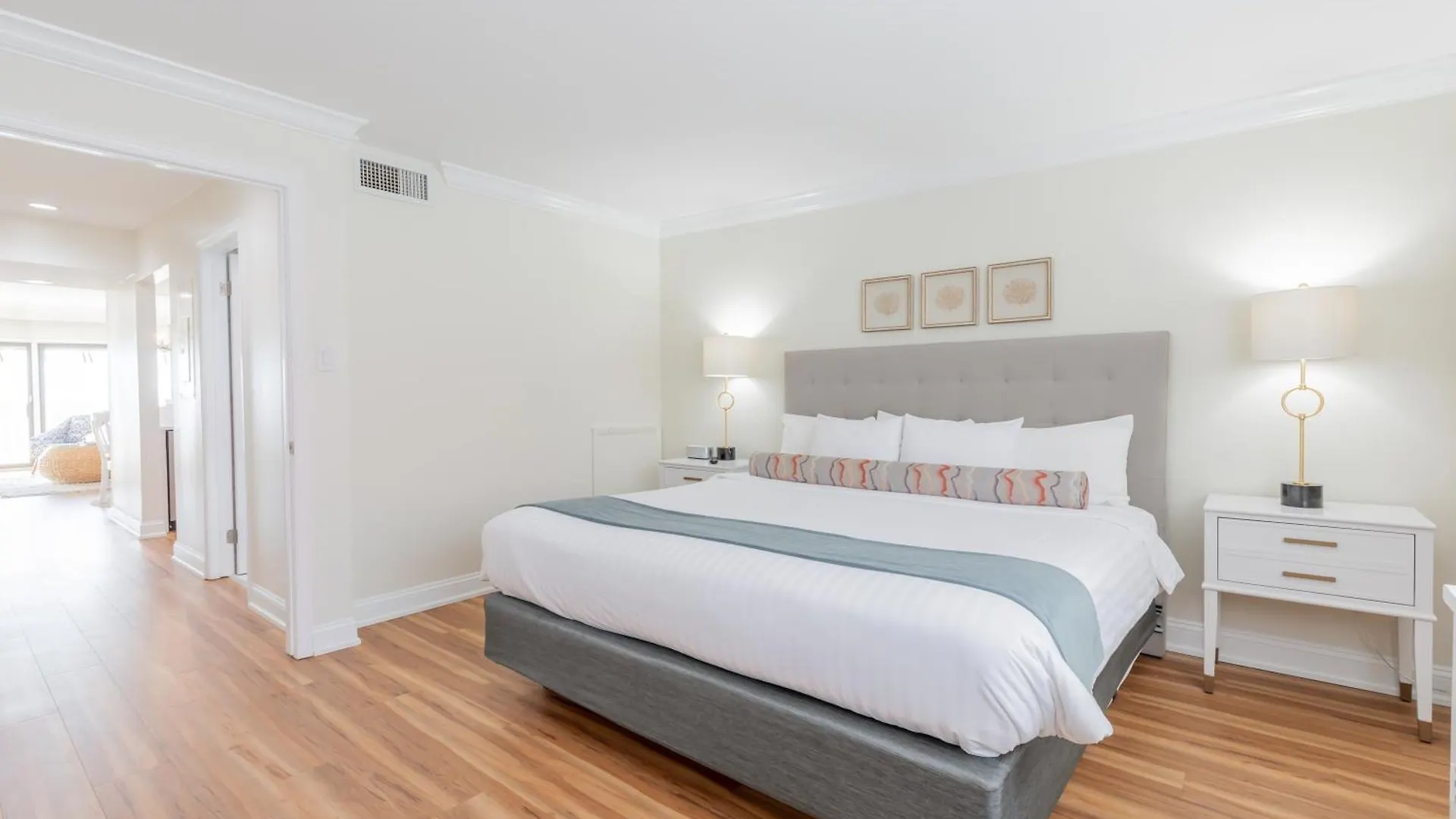 Hotel La Beachfront 4*