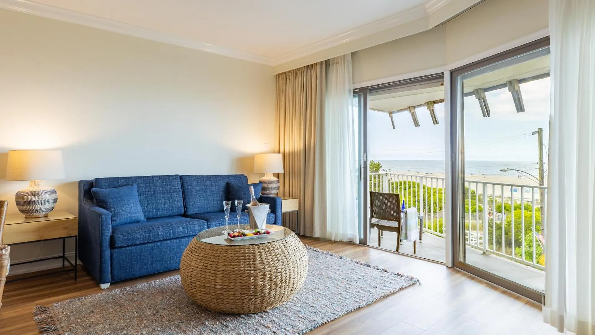 La Beachfront 4*