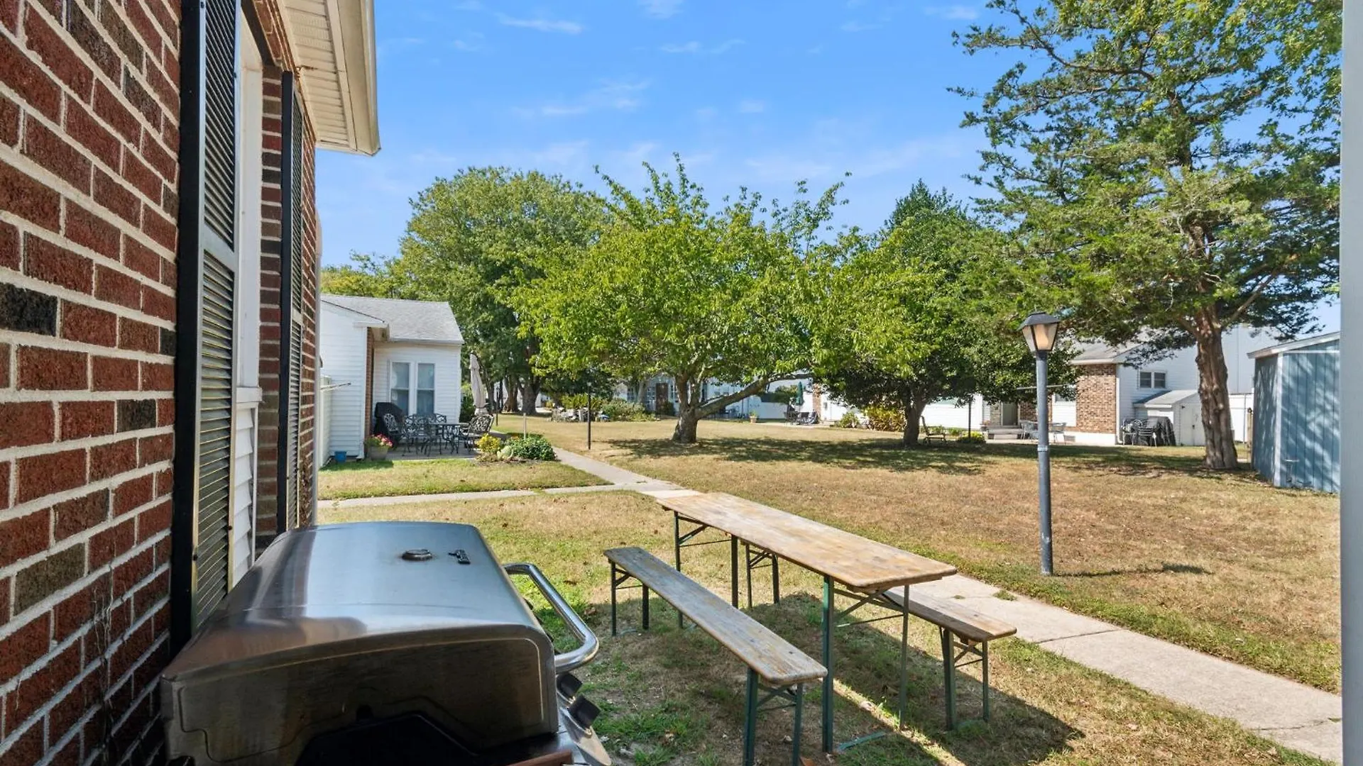 Cozy 2br - Beachside Bliss With Yard Space