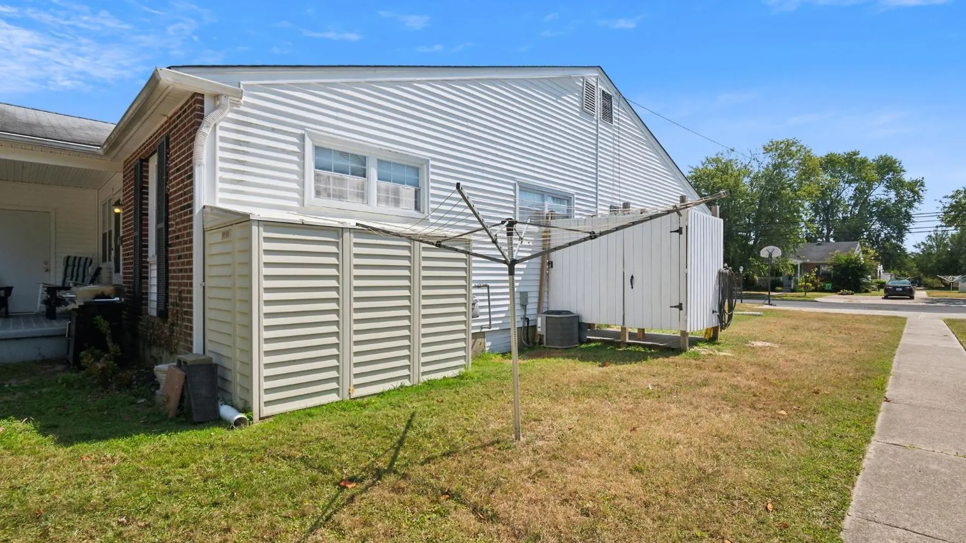 Cozy 2br - Beachside Bliss With Yard Space Apartment *