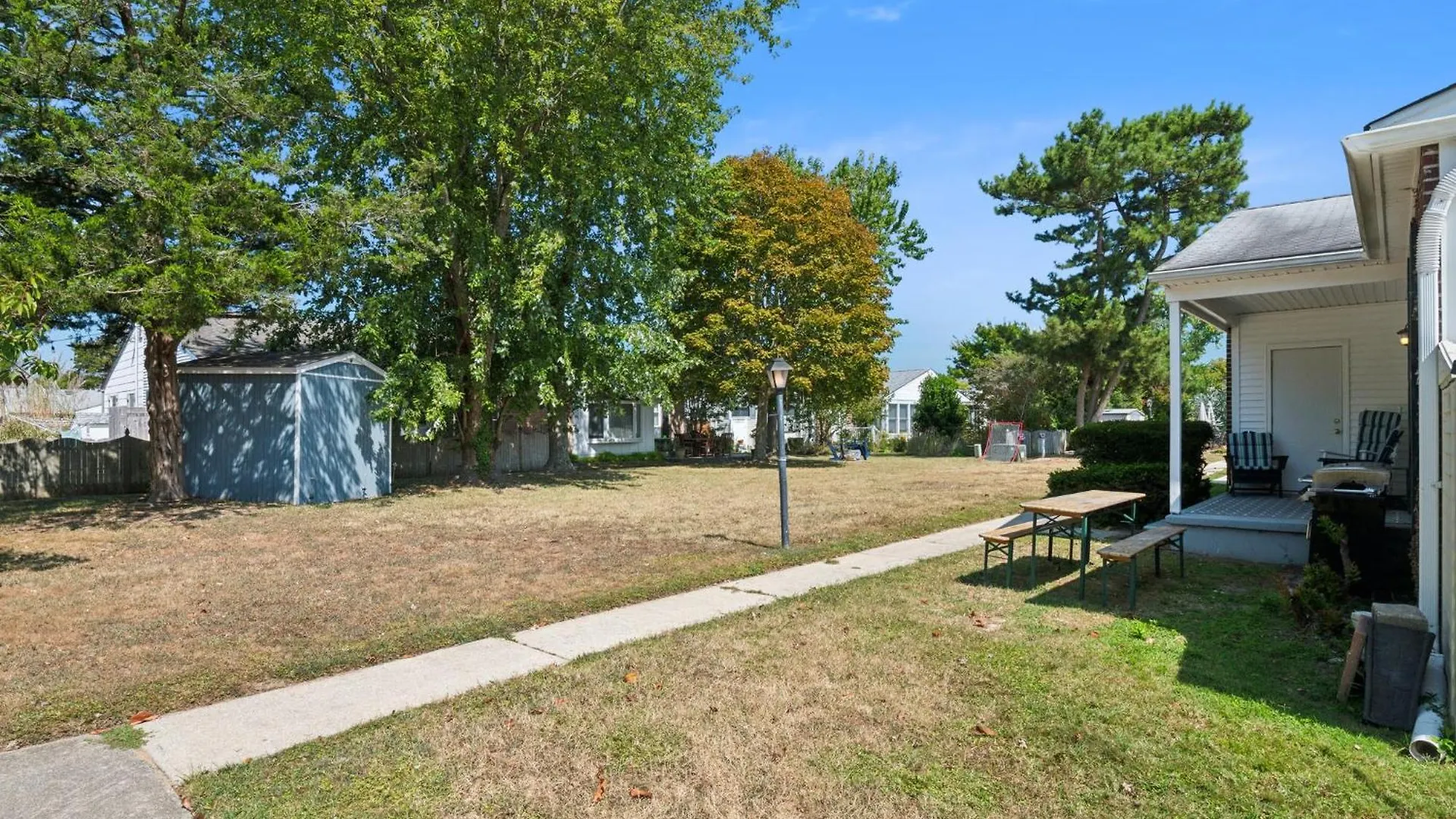 Apartment Cozy 2br - Beachside Bliss With Yard Space *