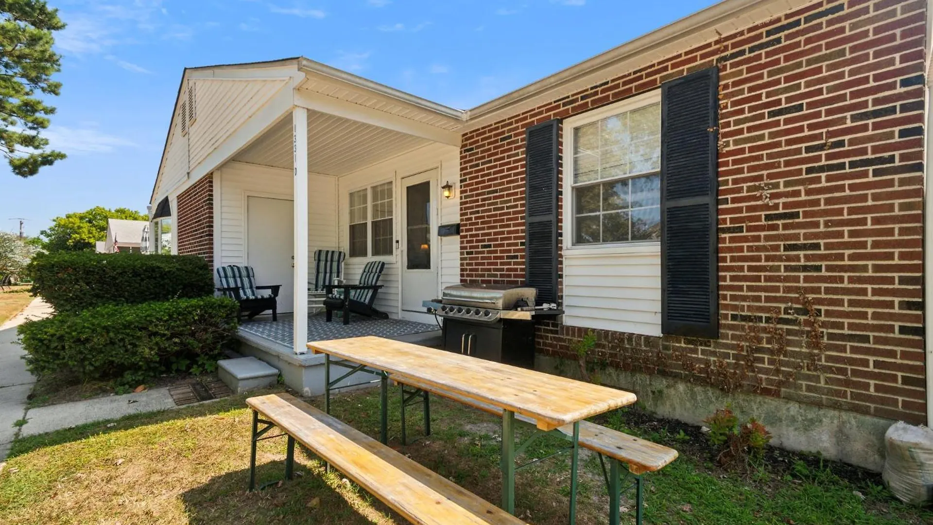 Cozy 2br - Beachside Bliss With Yard Space