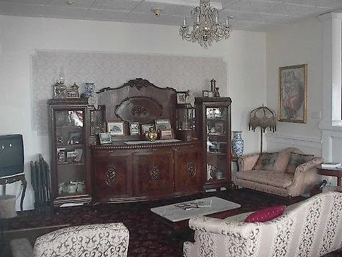 Macomber Mini-hôtel 3*