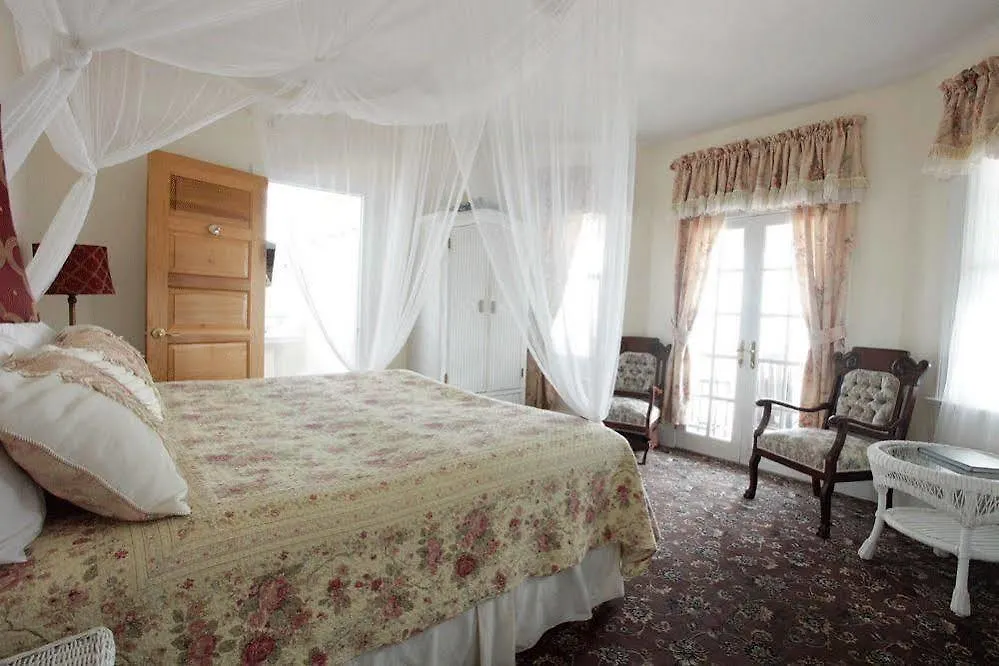 Macomber Mini-hôtel 3*